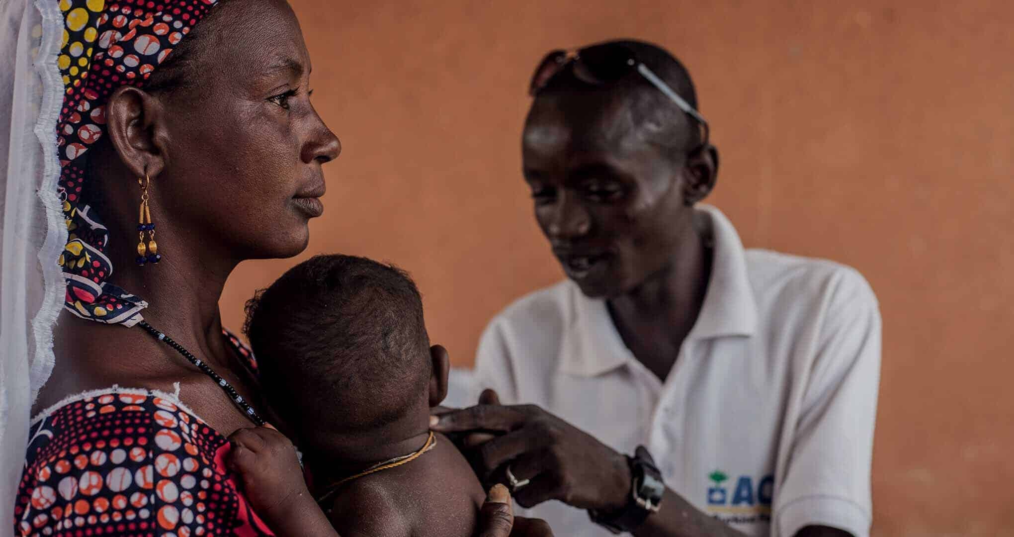 Famille africaine bénéficiant du soutien d'Action Contre la Faim - Campagne de dons avec Altavia Nantes et Paris