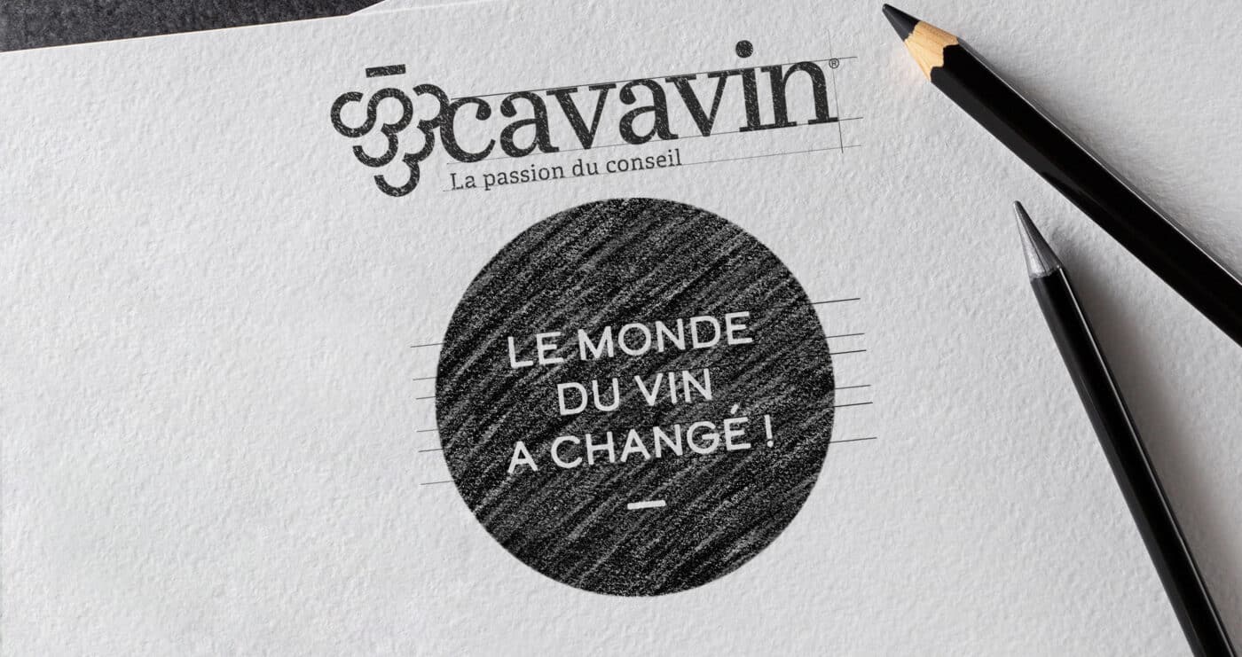 Logo Cavavin et accroche dessinés au crayon sur un cahier